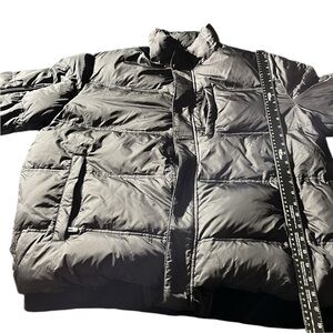 T-TECH  By TUMI XL black puffer Coat / jacket 80% down 20% feather